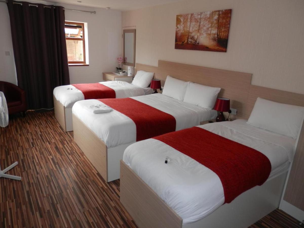Bed and Breakfast Heathrow Travellers Hub à Hounslow Extérieur photo