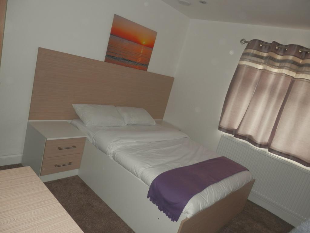 Bed and Breakfast Heathrow Travellers Hub à Hounslow Chambre photo