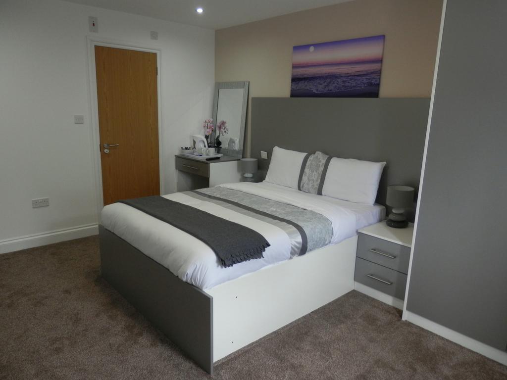 Bed and Breakfast Heathrow Travellers Hub à Hounslow Extérieur photo