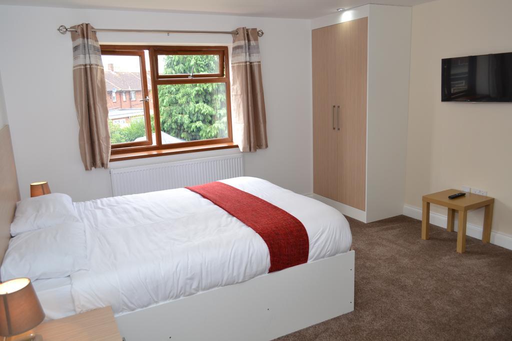 Bed and Breakfast Heathrow Travellers Hub à Hounslow Extérieur photo
